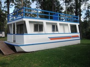 NEW LUXURY HOUSEBOAT 10.5mtrs x 4.8 mtrs